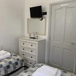 Blue Anchor Retreat, The Bay, Two Bedrooms With Ensuites, Parking For 2 Cars, 2 Dogs Welcome בית נופש