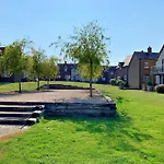 Blue Anchor Retreat, The Bay, Two Bedrooms With Ensuites, Parking For 2 Cars, 2 Dogs Welcome