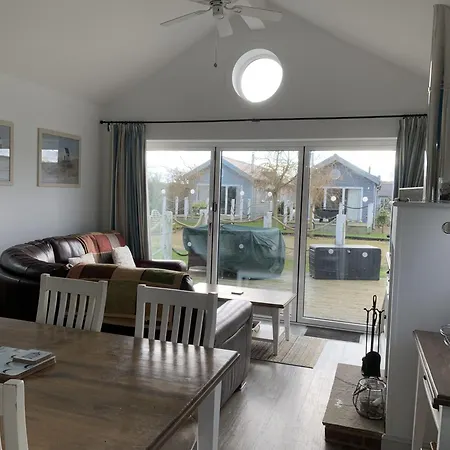 Blue Anchor Retreat At The Bay Filey, Sleeps 4, 2 Dogs Welcome For Free Too