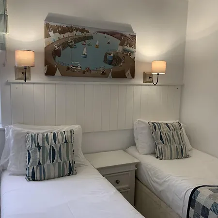 Blue Anchor Retreat, The Bay, Two Bedrooms With Ensuites, Parking For 2 Cars, 2 Dogs Welcome *