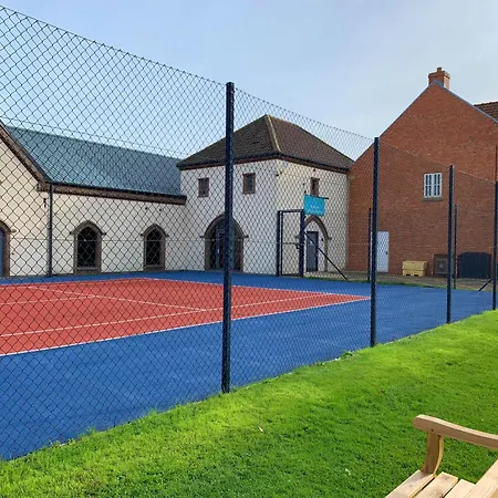 Dom wakacyjny Blue Anchor Retreat, The Bay, Two Bedrooms With Ensuites, Parking For 2 Cars, 2 Dogs Welcome Filey