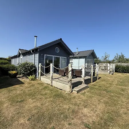 Vakantiehuis Blue Anchor Retreat, The Bay, Two Bedrooms With Ensuites, Parking For 2 Cars, 2 Dogs Welcome *