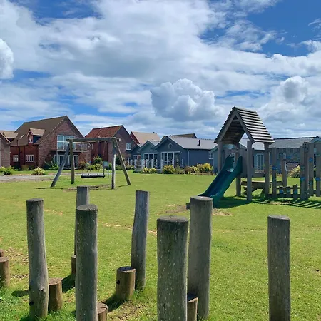 Blue Anchor Retreat At The Bay Filey, Sleeps 4, 2 Dogs Welcome For Free Too *